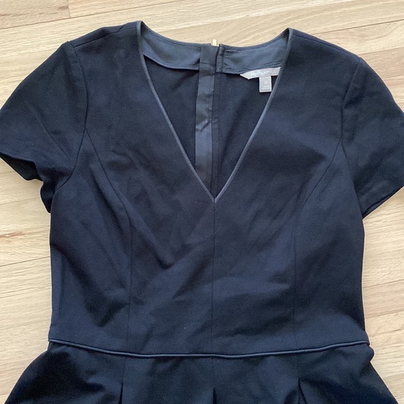 Banana Republic Black LBD Dress V-Neck Size 12 - Picture 2 of 9